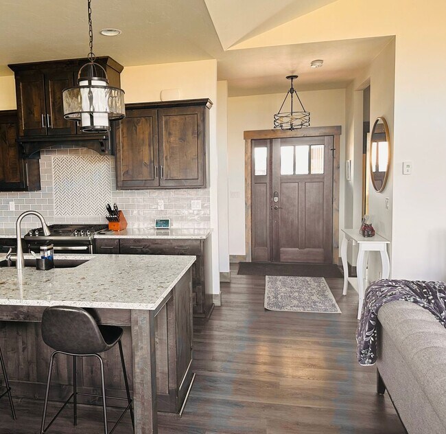 Building Photo - Silverbrook community 5 bedroom home
