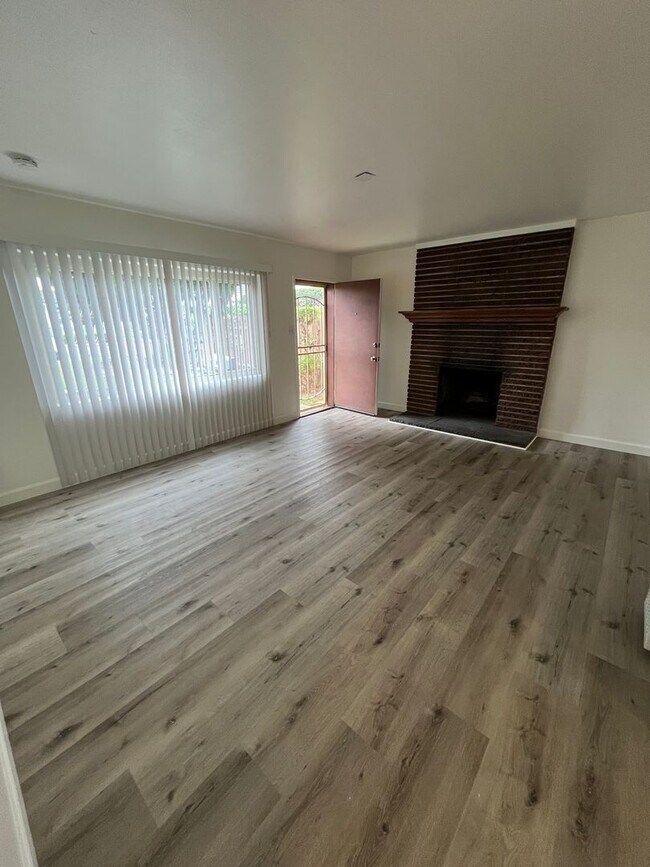 Foto del edificio - Cozy 2 bedroom and 1 bathroom near Port Hu...