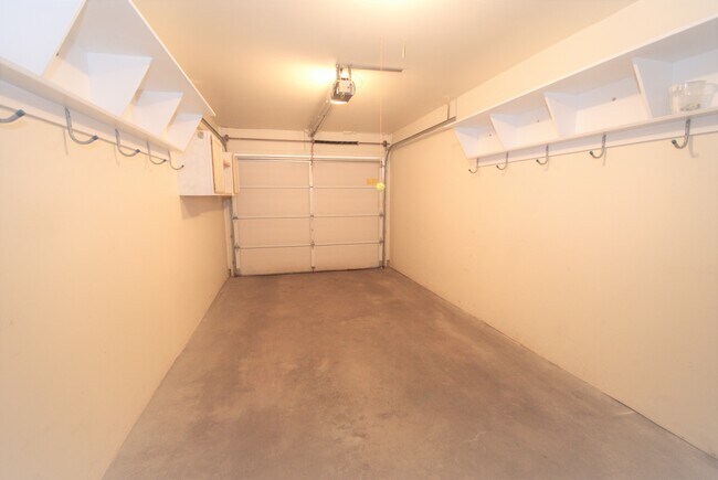 Garage - 3145 Windcrest Dr NE