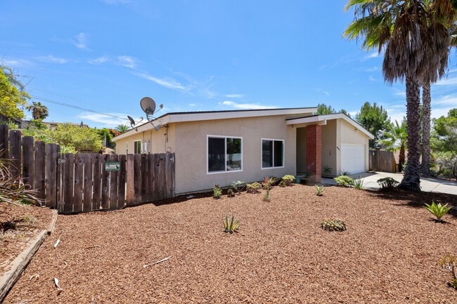 Building Photo - 14545 Hillndale Way
