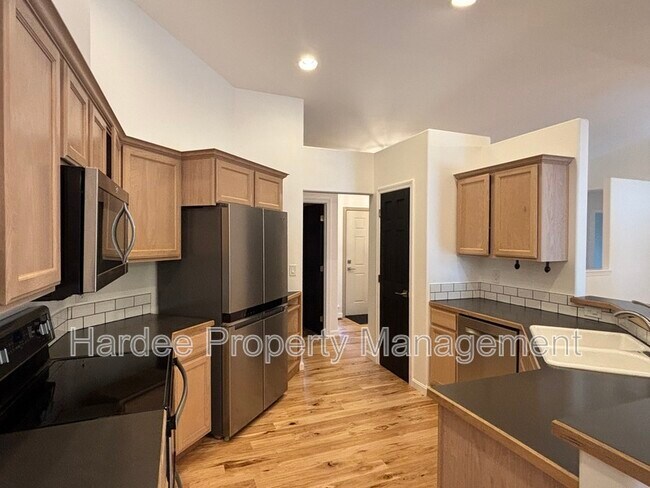 Foto del edificio - 2354 E Mugo St