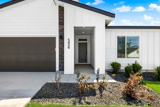 Foto del edificio - New Meridian Home with Vaulted Great Room and Extra Garage Space
