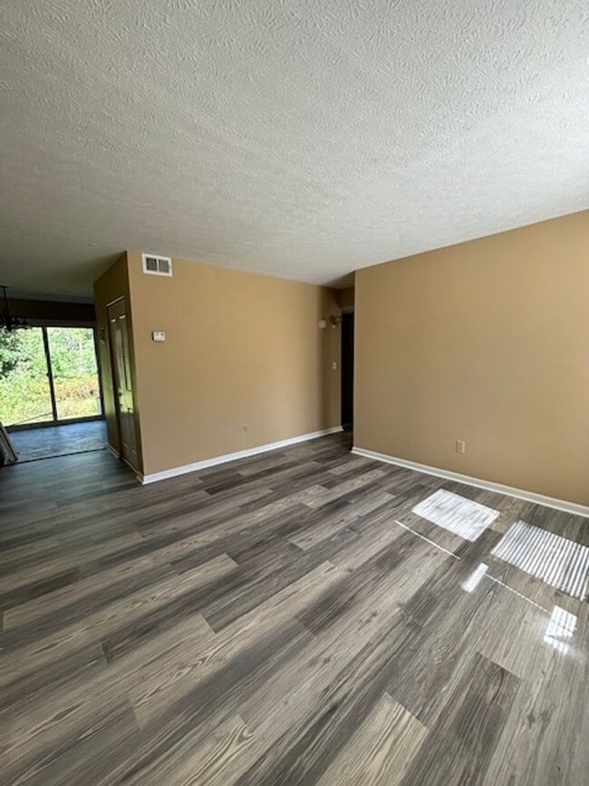 Building Photo - 409 Shelby Ave