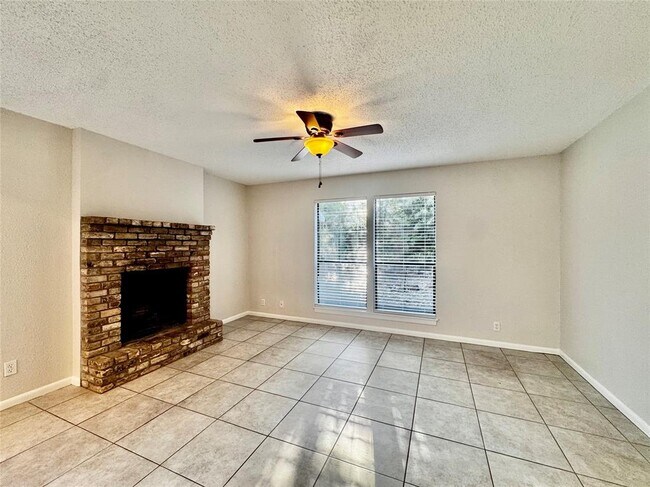 Foto del edificio - 8106 Hood Cir