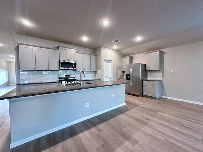 Cocina - 32132 Morels Ave