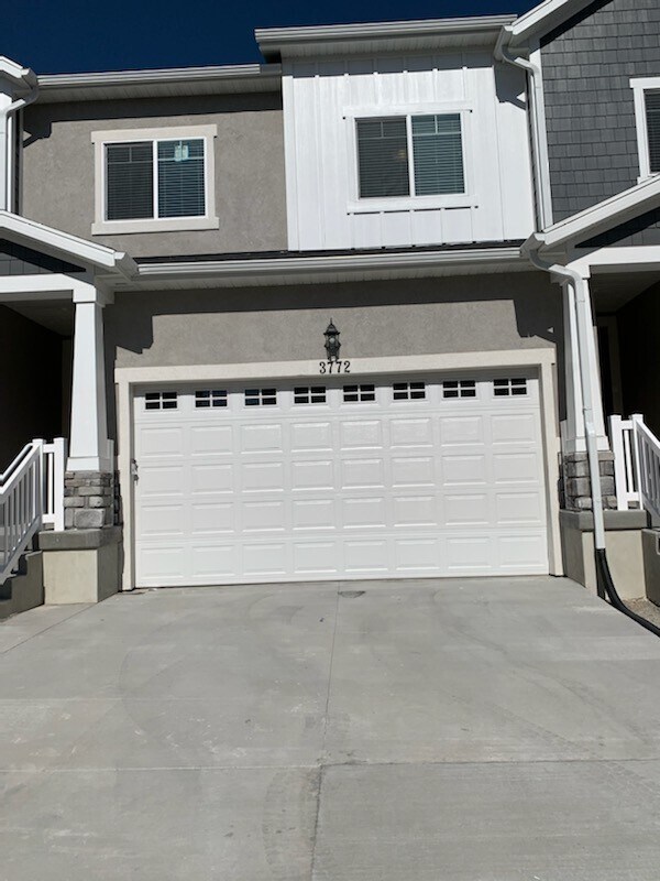 Foto principal - 4 Bedroom 2.5 Bathroom Townhome in Lehi
