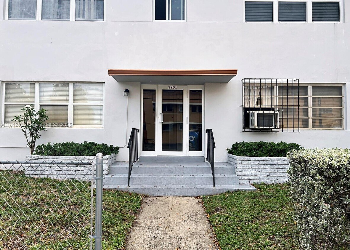 Primary Photo - 3901 W Flagler St