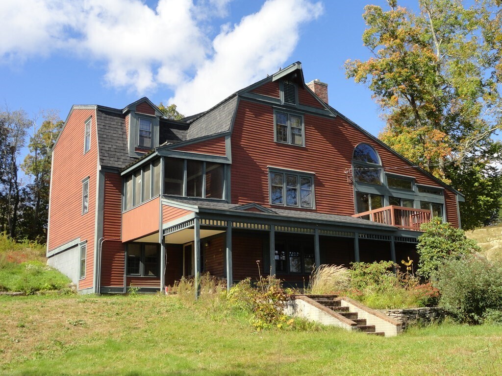 Primary Photo - 22 W Meadow Rd