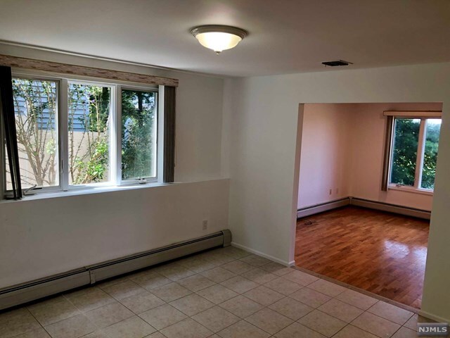 Building Photo - 609 Edgewater Ave