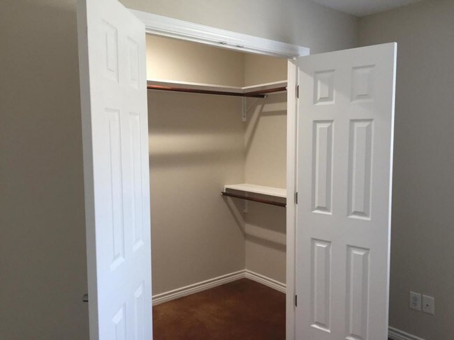 Building Photo - 2241 Ridgeview Drive