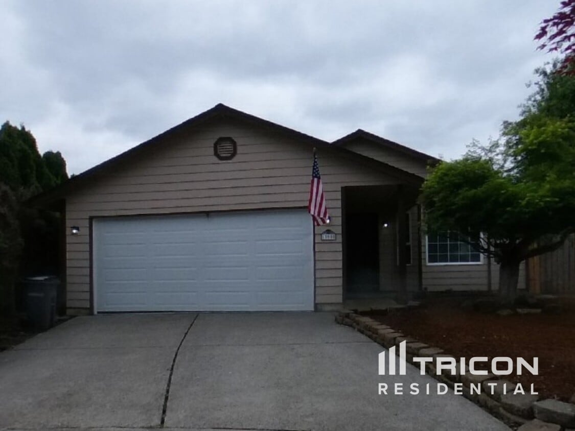 Primary Photo - 13900 NE 89th Cir