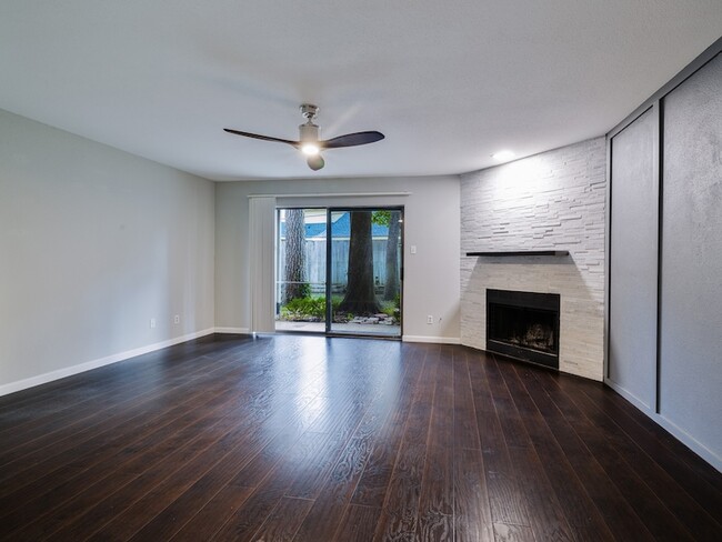 Foto del edificio - 14911 Wunderlich Dr