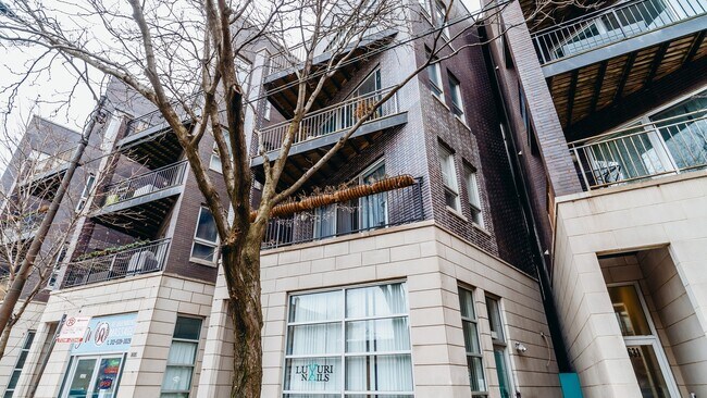 Foto del edificio - 2629 W Chicago Ave