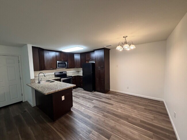 Foto del edificio - Charming 2-Bed, 2-Bath Haven in Merced!