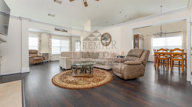 Foto del edificio - 22 Oakwood Dr