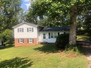 Building Photo - 241 Lorraine Dr