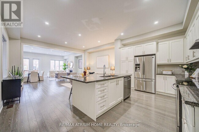 Building Photo - 90 Hesperus Rd