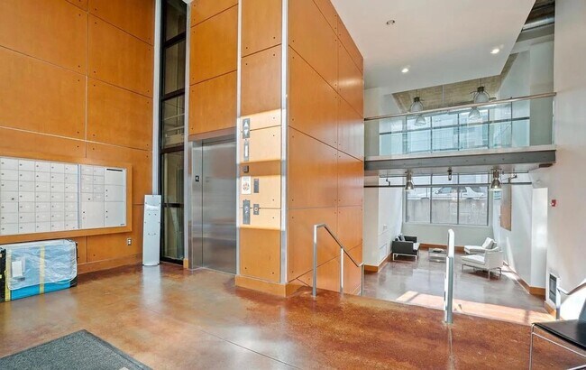 Foto del edificio - Modern 2BR, 2BA Industrial-Chic Living in ...