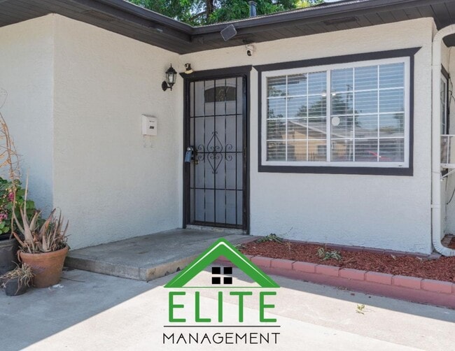 Foto del edificio - Charming Updated Home in Convenient Sacram...