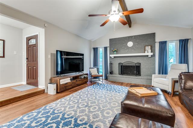 Foto del edificio - 2828 Oak Forest Dr