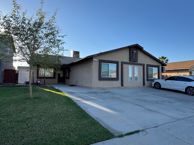 Building Photo - 1998 2nd St