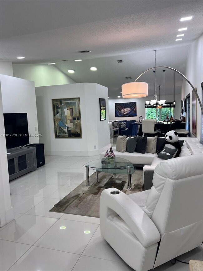 Foto del edificio - 1367 Plumosa Way