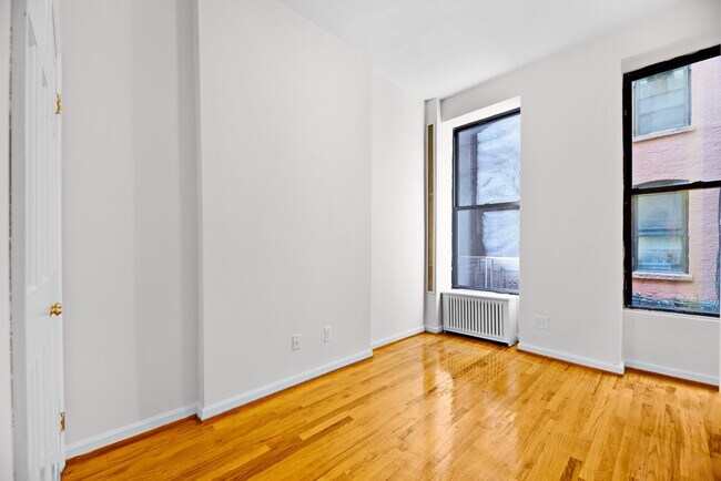 Foto del edificio - 358 W 45th St