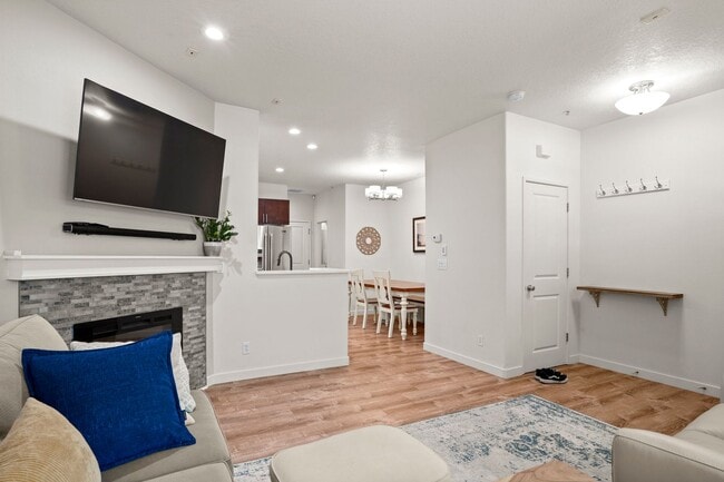 Building Photo - 2-bedroom/2.5-bathroom Townhouse, in the heart of Arbor Villebois