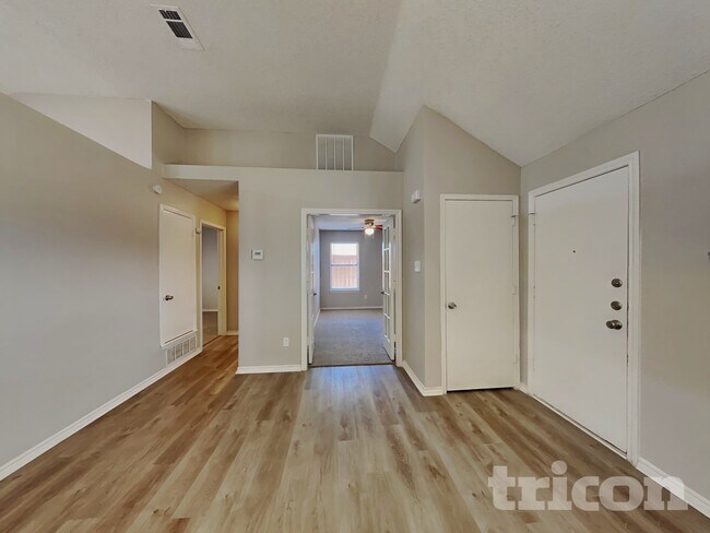 Foto del edificio - 1414 Glenwillow Dr