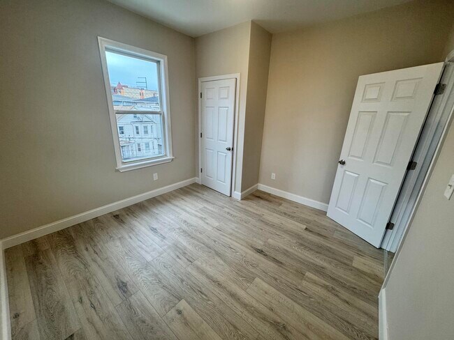 Foto del edificio - 241 Walnut St