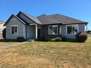 Building Photo - 1702 Aaron Dr