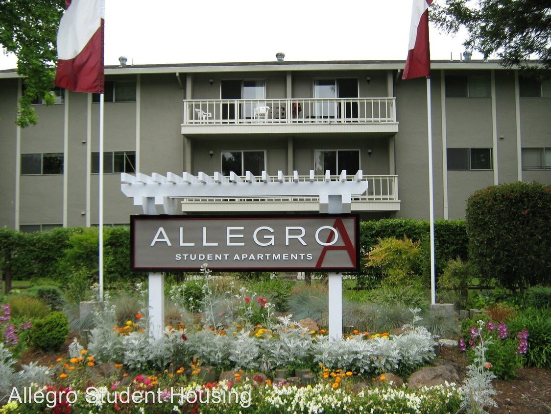 Foto principal - 8025 Beverly Dr