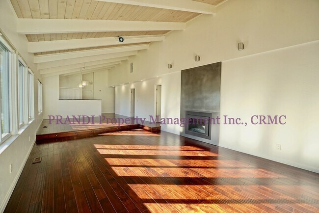 Building Photo - Charming 4 Bed, 2 Bath San Rafael Home wit...