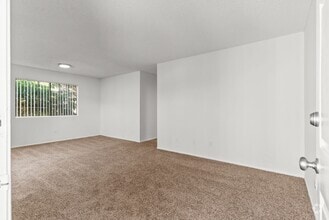 Building Photo - 1075 Loma Ave
