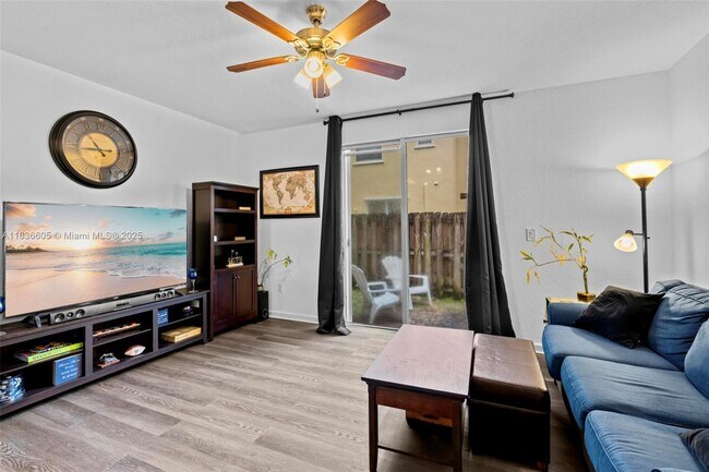 Foto del edificio - 9153 SW 227th St