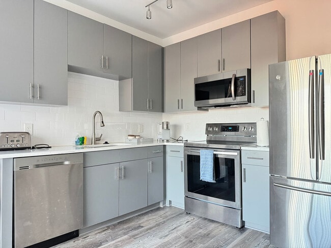 Building Photo - 542 Boulevard NE