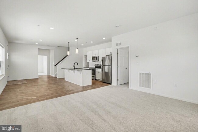 Foto del edificio - 7884 Oakbrook Dr