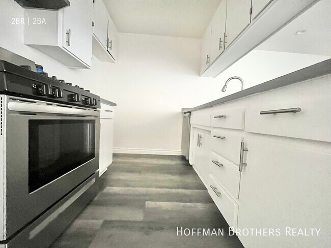 Foto del edificio - 6738 Independence Ave