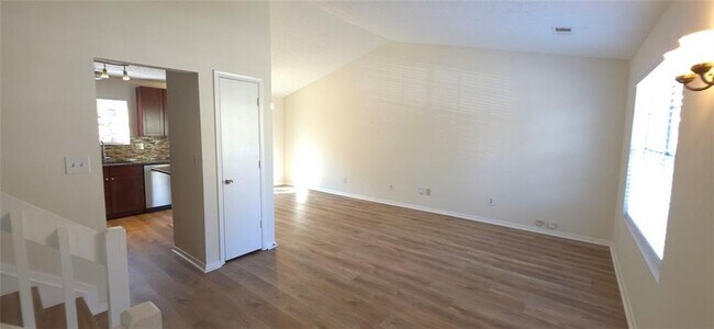 Foto del edificio - 330 Knoll Ridge Ct