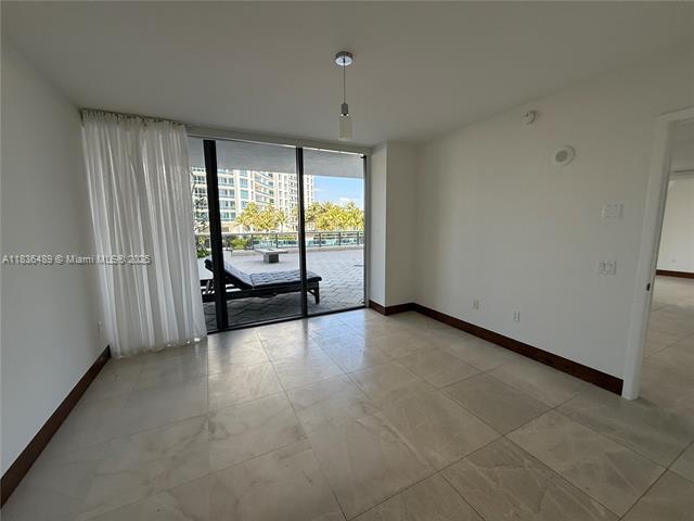 Foto del edificio - 5875 Collins Ave