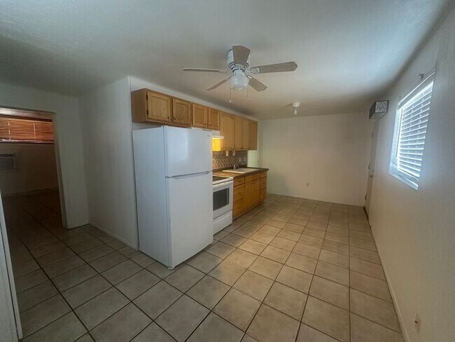 Building Photo - 1425 N 85th Pl