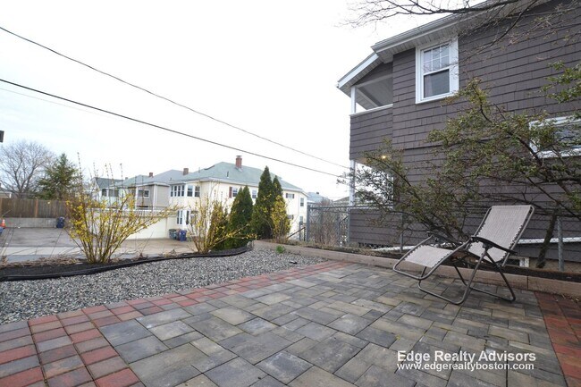 Building Photo - 53 Elmira St