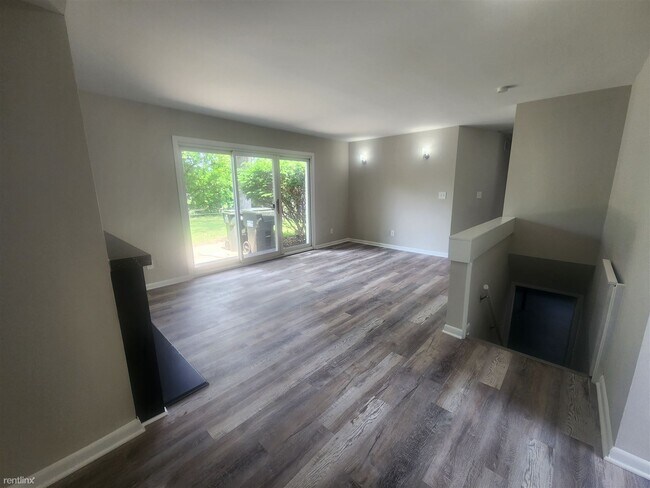 Building Photo - 3 br, 1.5 bath House - 431 Red Oak Ln