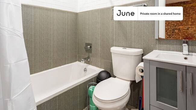 Foto del edificio - Room in Shared 4 bed/2 bath home in Bushwick