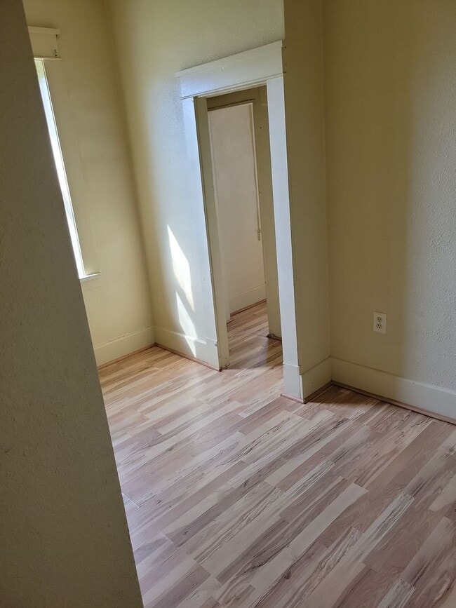 Foto del edificio - 6 bedroom, 2 bathroom house for rent in Je...