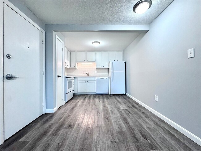 Photo - 2 Old Colony Ln Apartment