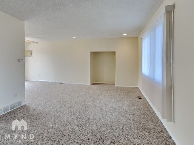 Building Photo - 9894 W Polk Pl