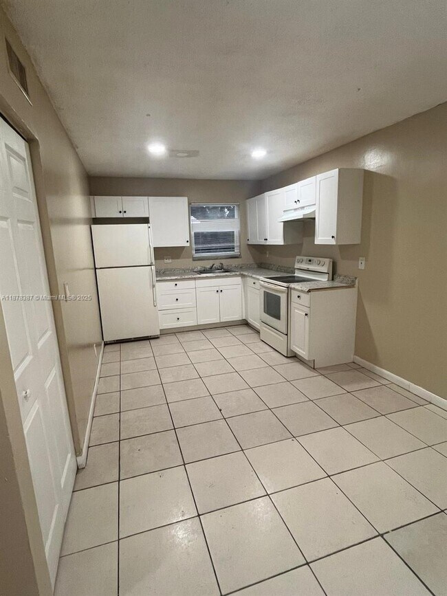 Building Photo - 7490 SW 10th Ct