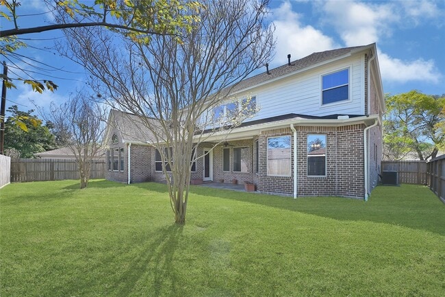 Building Photo - 5738 Ariel St