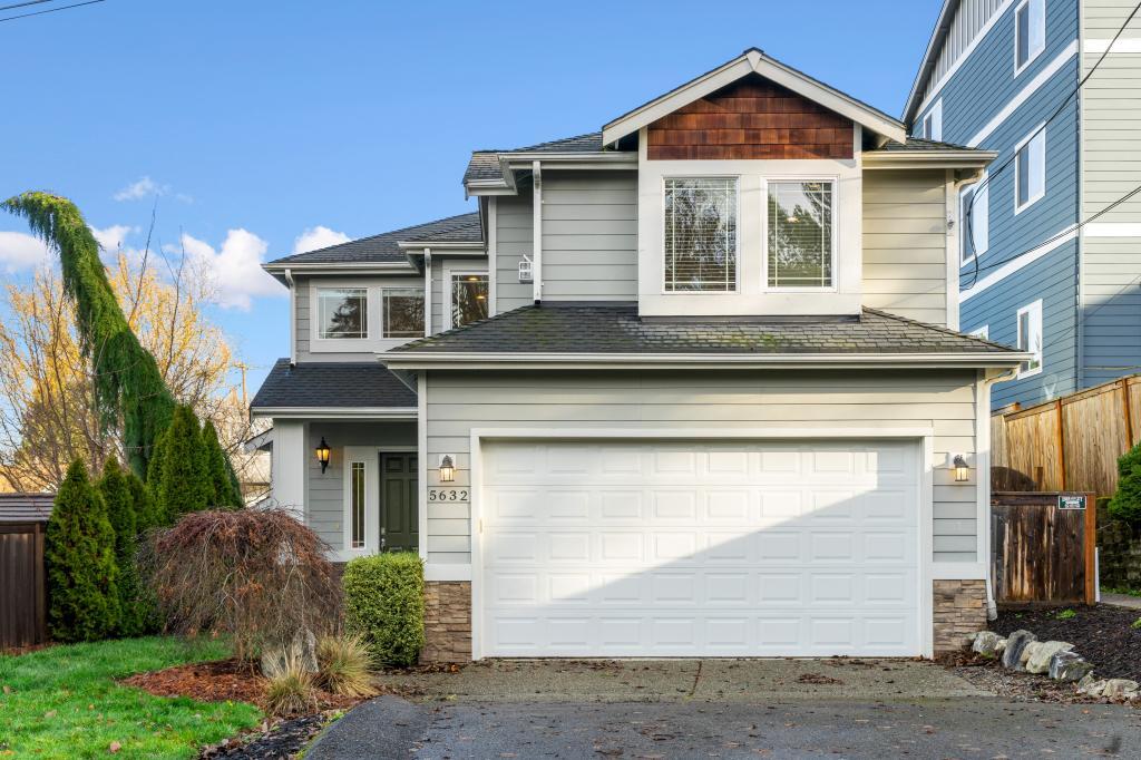 Foto principal - West Seattle Home - 4 bedrooms